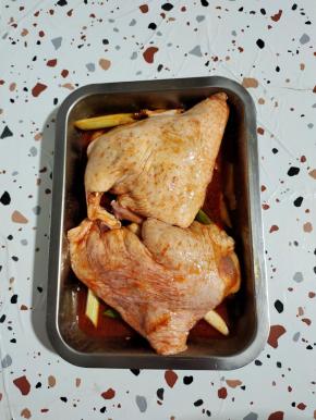 抓拌均匀腌制一晚上！(中途记得翻面！)