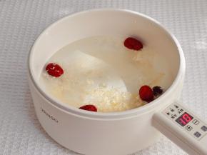 金燕耳+红枣+桂圆+冰糖。