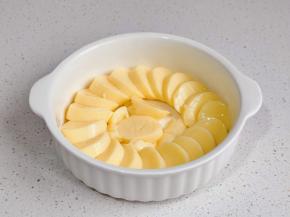 日本豆腐切片摆盘。