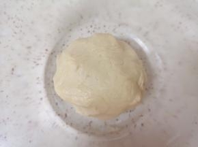 带上一次性手套抓捏成团备用。