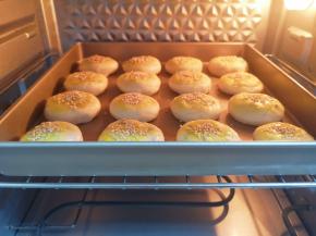 送入预热好的烤箱。