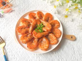 装盘撒上葱花装饰一下。