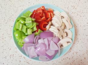 分别切成片备用。