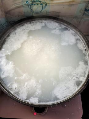 大火煮开后，转中火继续煮3分钟左右！