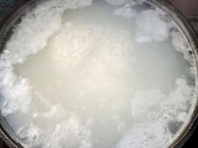 大火煮开后，转中火继续煮3分钟左右！