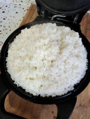 蒸好的米饭，粒粒分明！