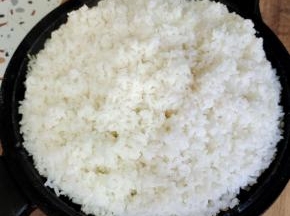 蒸好的米饭，粒粒分明！