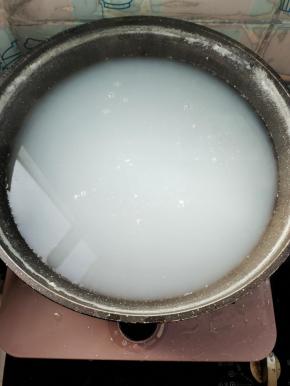 米汤也不要浪费了，直接喝。或者用来做酸菜都特别好！