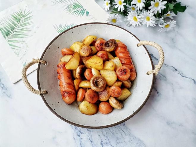 香肠土豆蘑菇拼盘