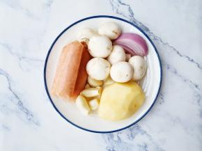 准备好所有食材。