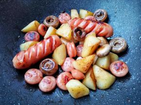 加入所有食材，