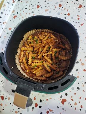 出锅，放入适量的葱花即可！