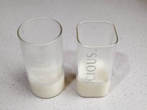 倒入杯中待凝固。