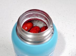 加入燕耳，冰糖，红枣。