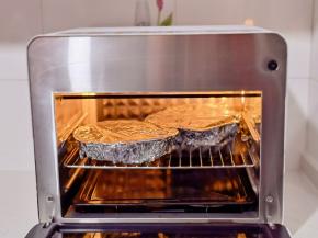 包上锡纸入烤箱中层。