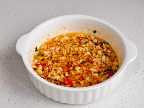 淋上热油搅匀。