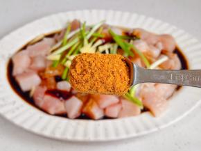 加入1勺烧烤料。