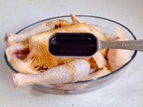 加入老抽，蚝油。