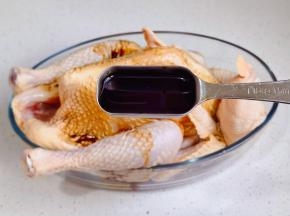 加入老抽，蚝油。