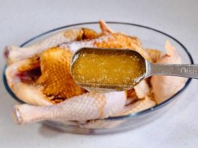 加入蜂蜜涂抹均匀。