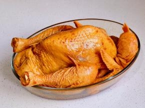 用牙签封上，腌制8小时。