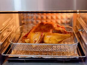 撤掉烤网上的锡纸再烤15分钟。