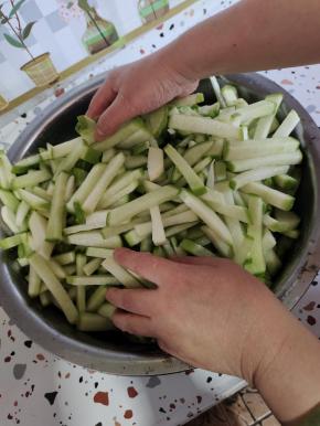 用手翻拌均匀！