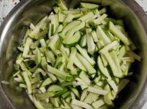 这是腌制了三个小时的萝卜条！