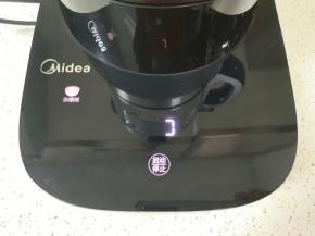 选择破壁机的“杂粮糊”功能启动。