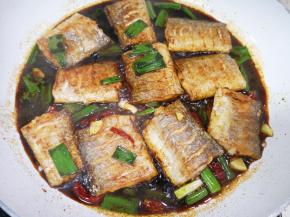 加入调好的红烧汁翻炒。