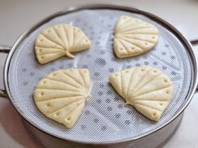 依次做法摆入蒸锅中进行发酵。