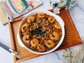 码上葱段，撒上葱花、白芝麻即可开吃！