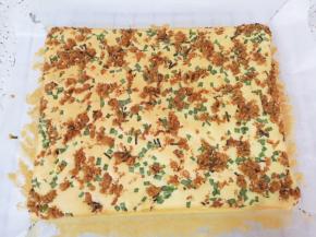 时间到出炉，撕开油纸晾凉。