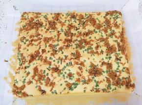 时间到出炉，撕开油纸晾凉。