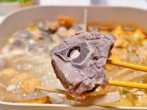 羊蝎子软烂入味哦。