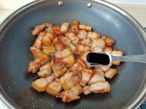 加入生抽，老抽。