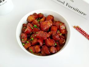 酱香浓郁的五花肉就做好了。