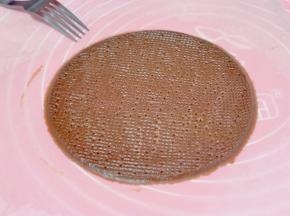 叉出不规则的小孔。