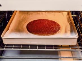 烤箱提前预热，入中层上下175度烤6分钟。