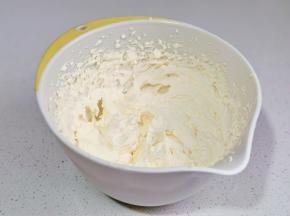 继续打发至出现纹路即可。