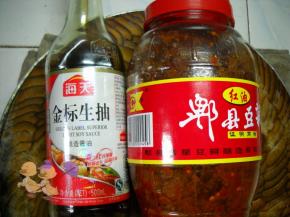 准备好生抽和郫县豆瓣。