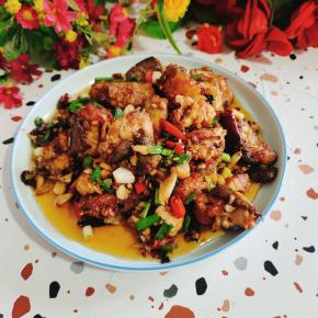 因为疫情原因，没有买到豆腐，就用裙带菜做了一个鲶鱼头裙带菜汤，汤鲜味美！寒冷的冬天喝上一碗，好暖和！