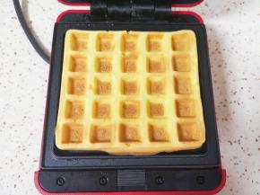 一块华夫饼就做好了。