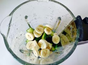 加香蕉片。