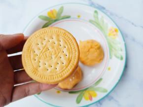 在白芝麻里滚一圈。