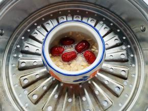 放入蒸锅隔水炖25分钟。