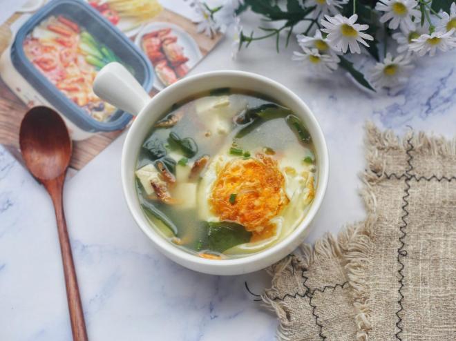 裙带菜豆腐鸡蛋汤