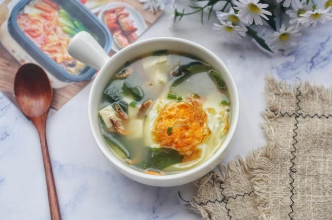 裙带菜豆腐鸡蛋汤