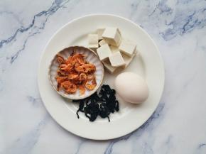 准备好所有食材。