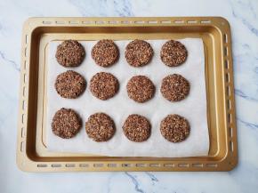 搓成大小均匀的饼状，